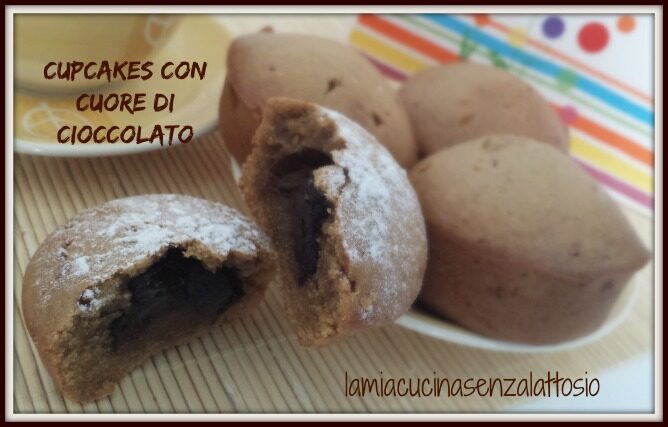 Cupcake con cuore di cioccolato senza lattosio senza uova