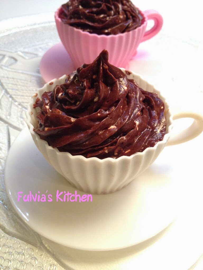 Cupcakes al caffè con ganache di cioccolato fondente e torrone