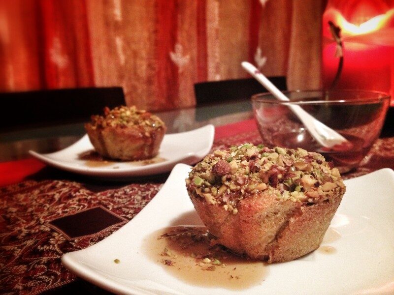 Cupcakes al cocco e pistacchio con sciroppo al caffè