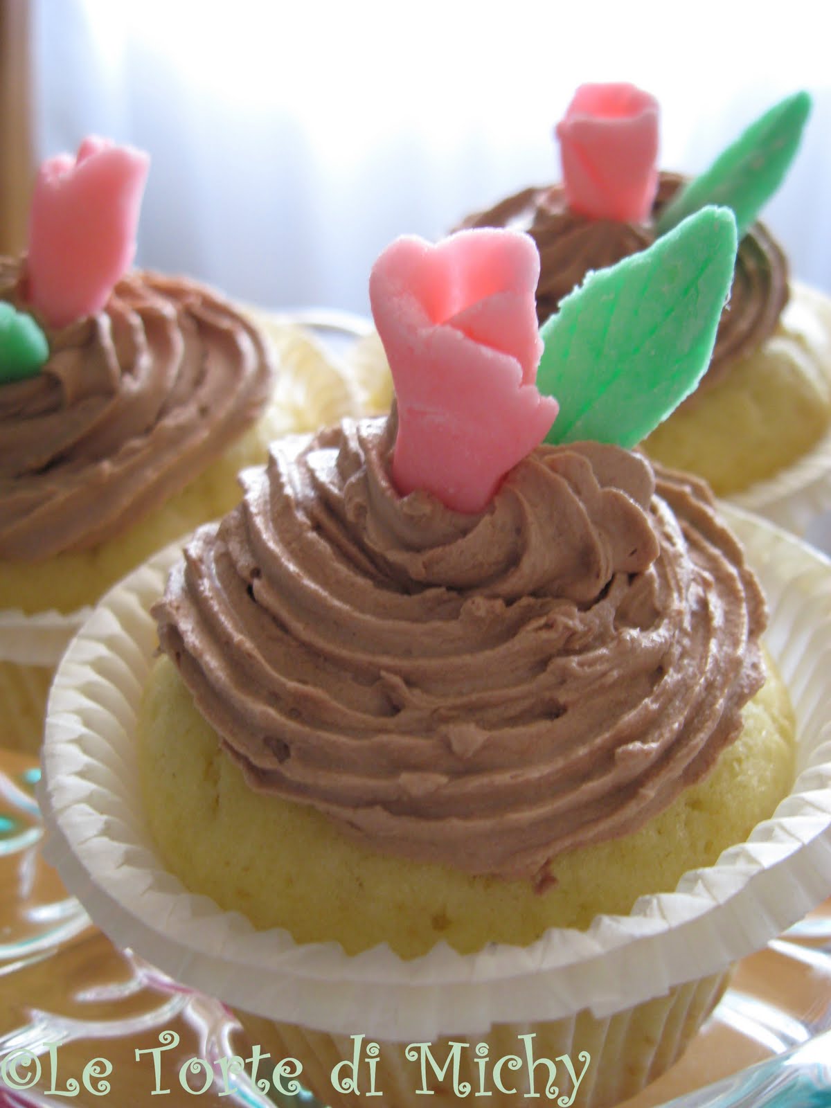 Cupcakes alla mandorla con ganache al cioccolato