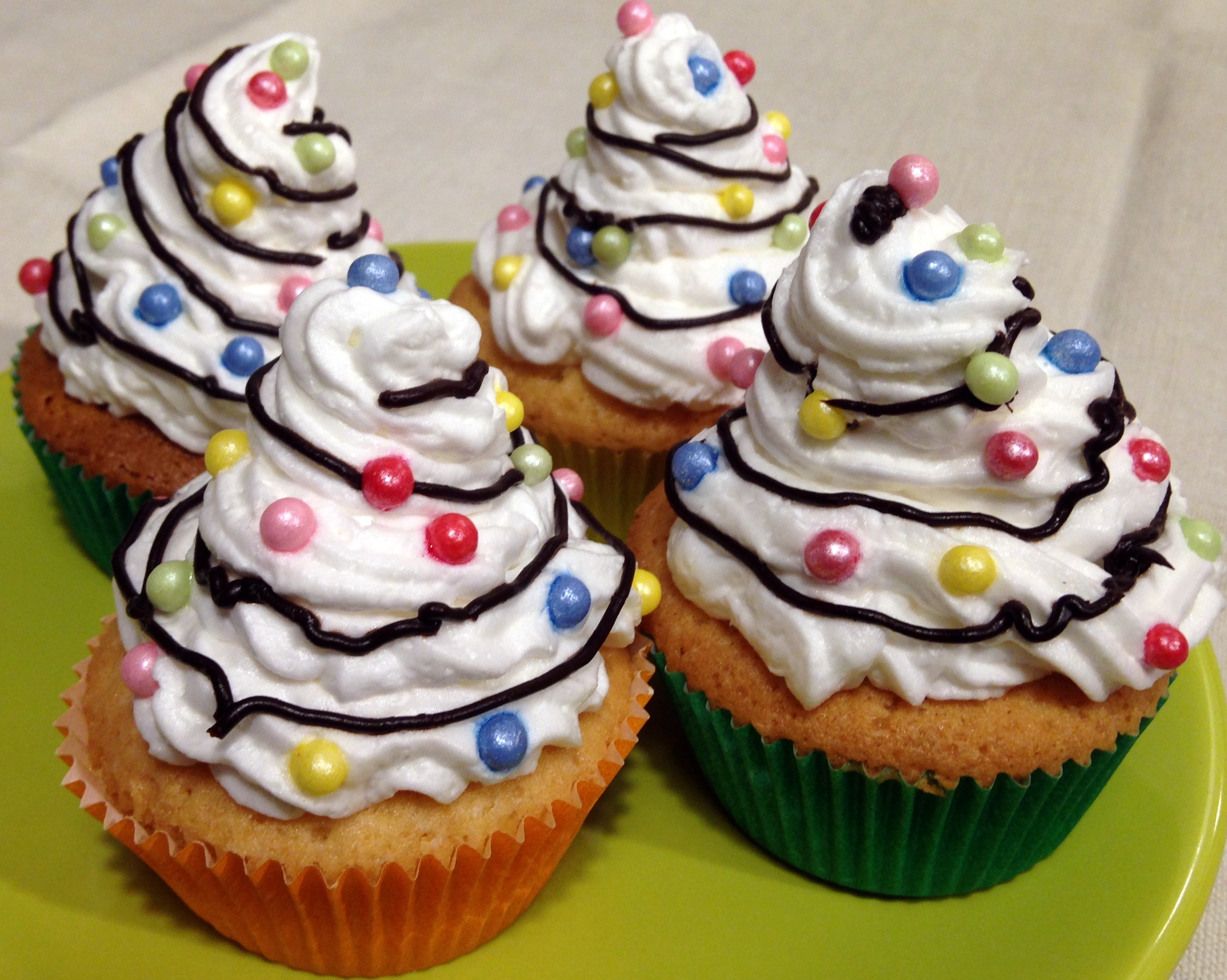 Cupcakes alla vaniglia colorati