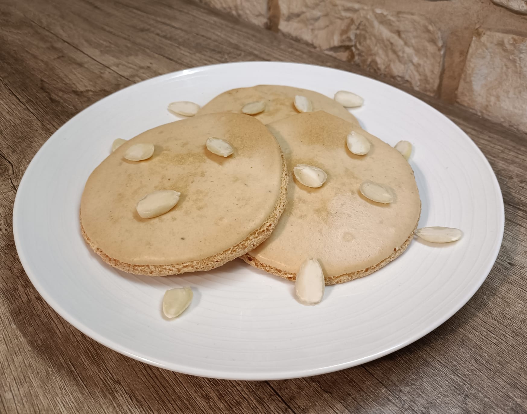 Dacquoise alle mandorle ricetta: un dolce che stupisce