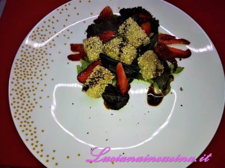 Dadi di tonno, sesamo e fragole