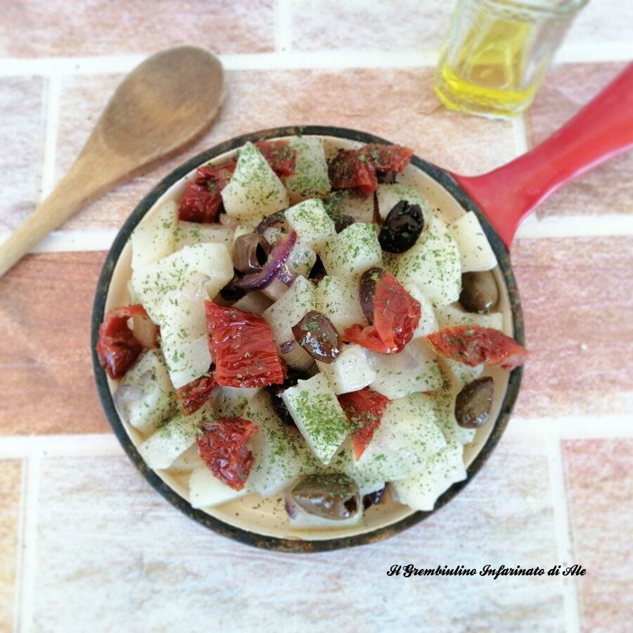 Dadolata di rapa bianca con olive nere e capperi