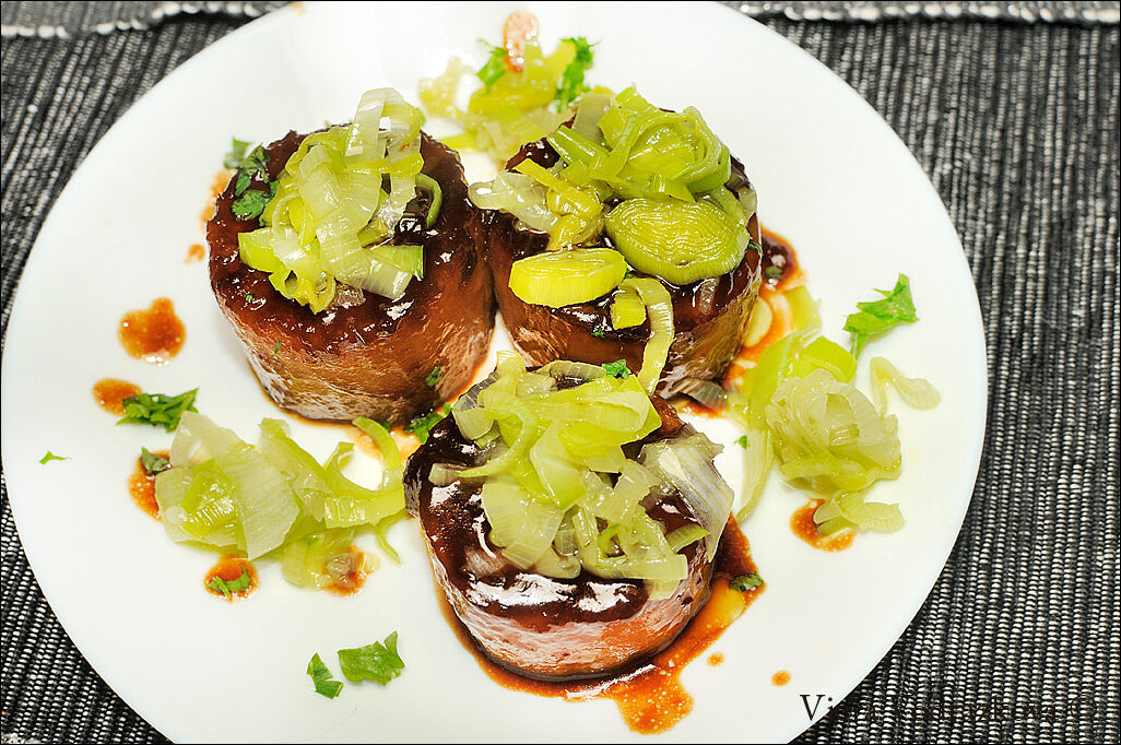 Daikon brasato con salsina deliziosa e porri