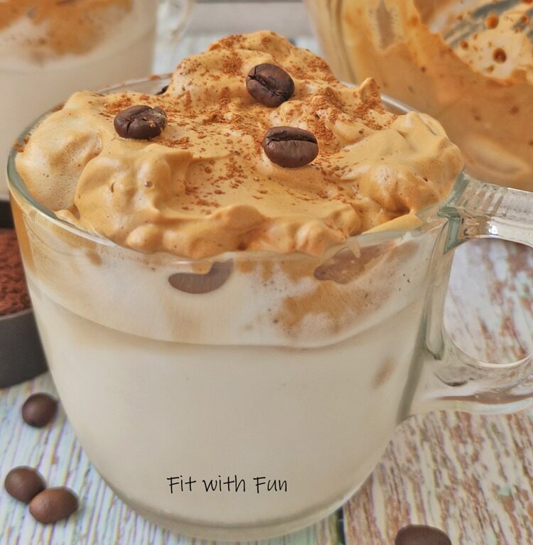 Dalgona coffee cappuccino sottosopra senza zucchero e lattosio