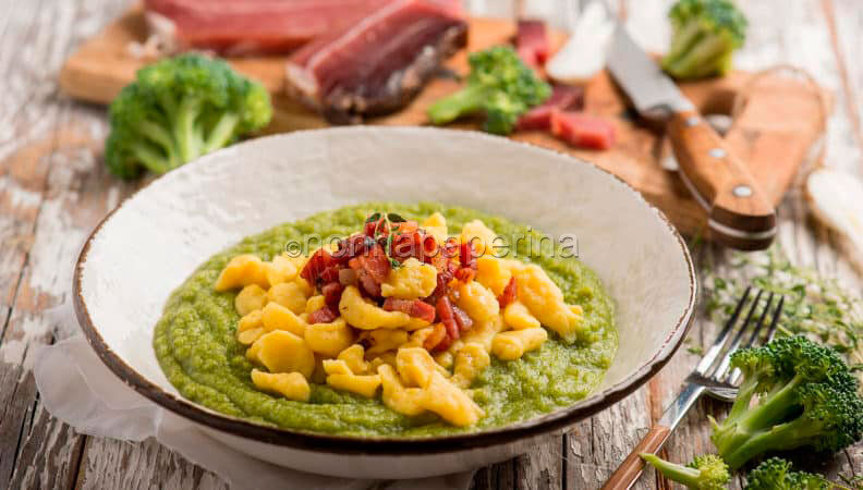 Dalla germania: spätzle con crema di broccoli e speck