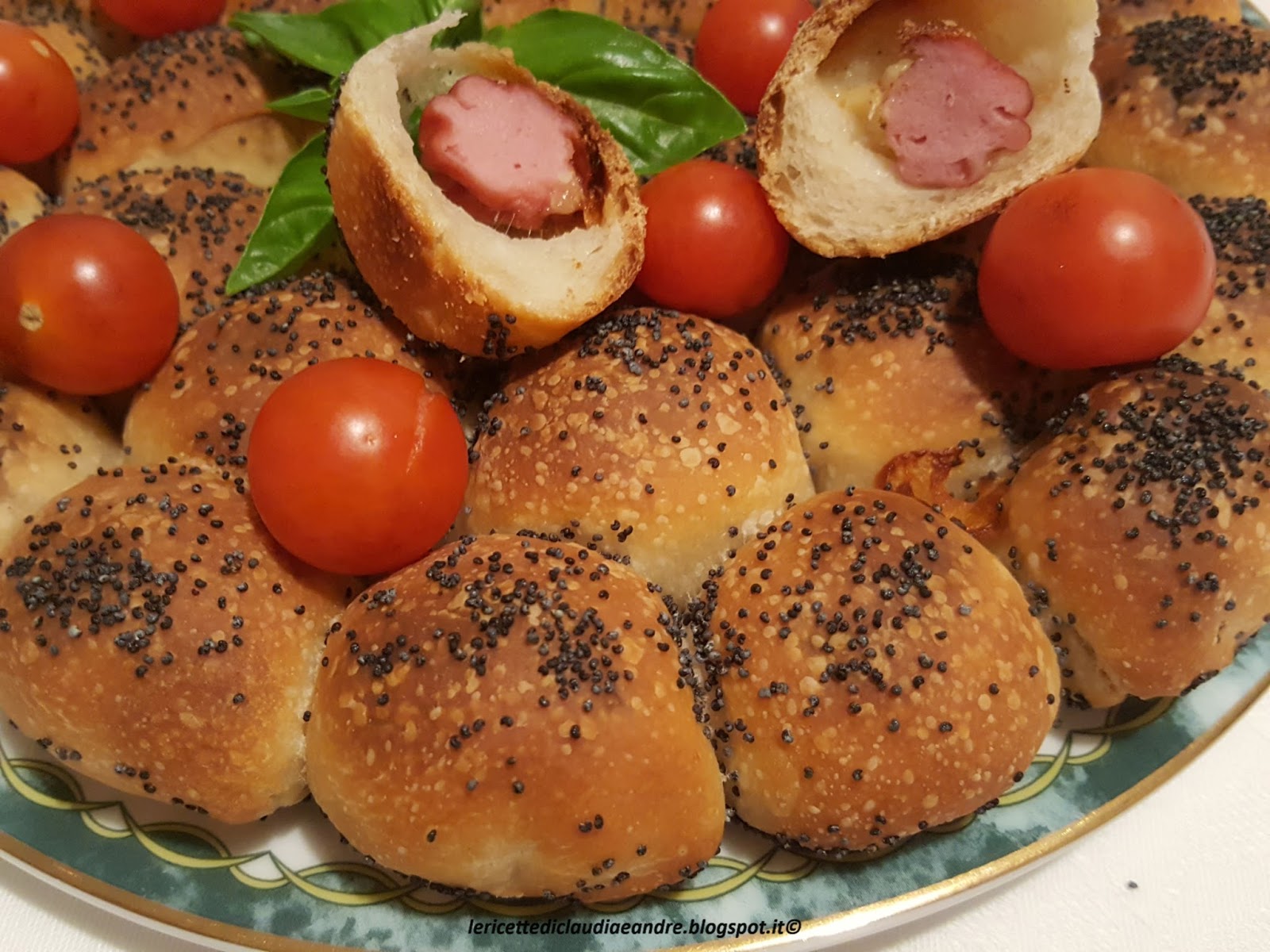 Danubio salato con wurstel e fontina