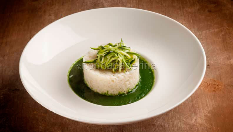 Delicato timballo di basmati con crema di spinaci
