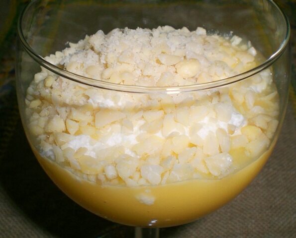 Dessert alla vaniglia e schegge di mandorle