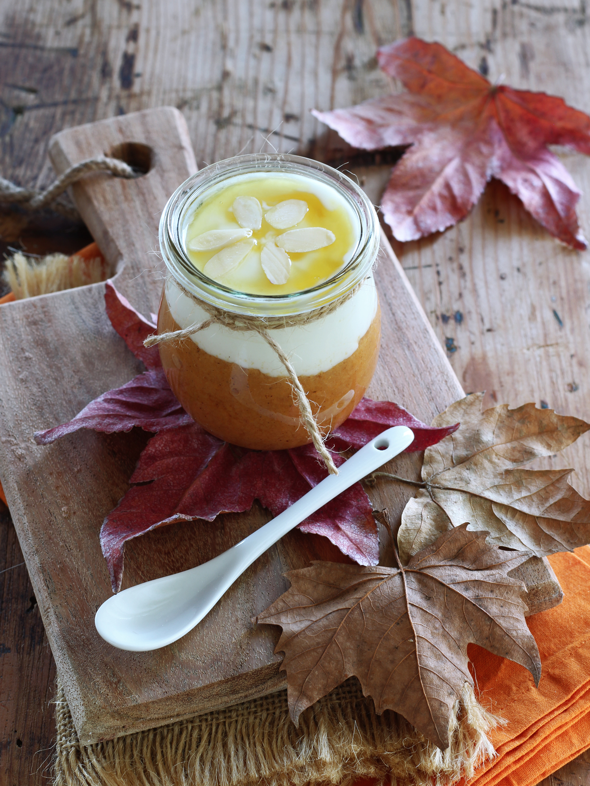 Dessert con crema di cachi, yogurt e miele