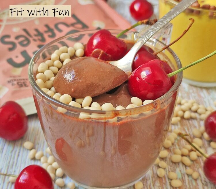 Dessert o budino proteico al cioccolato senza glutine