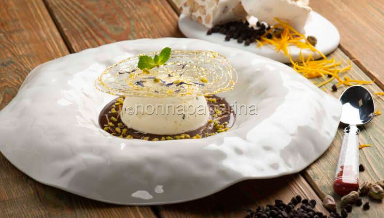 Dessert:  semifreddo al torrone con salsa al cioccolato speziato