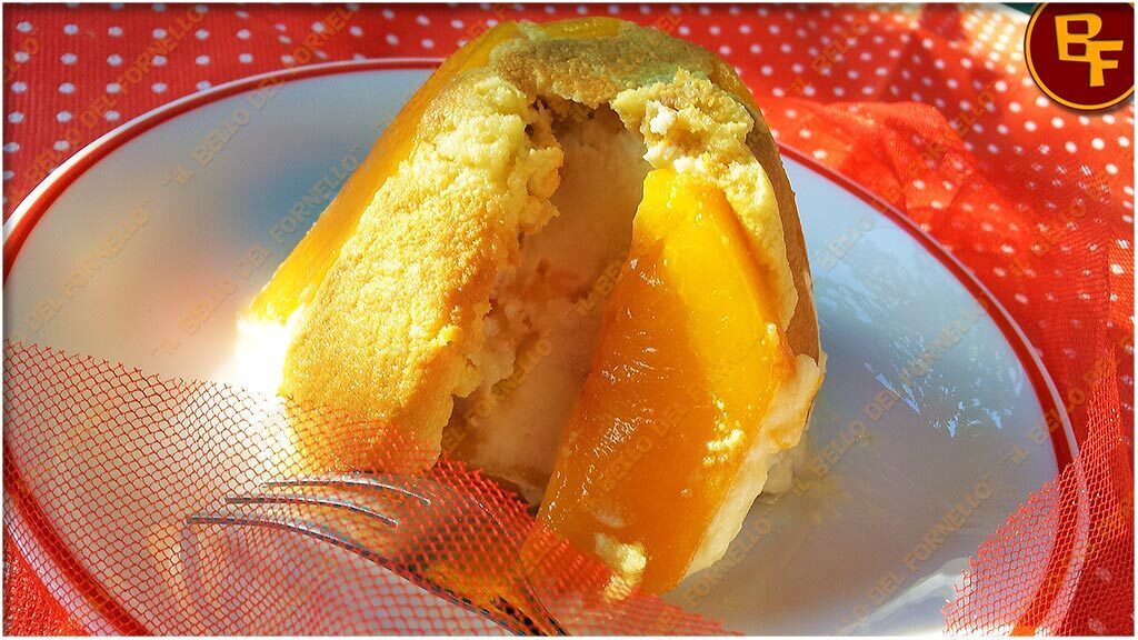 Dolce al cucchiaio con crema pasticcera e pesca