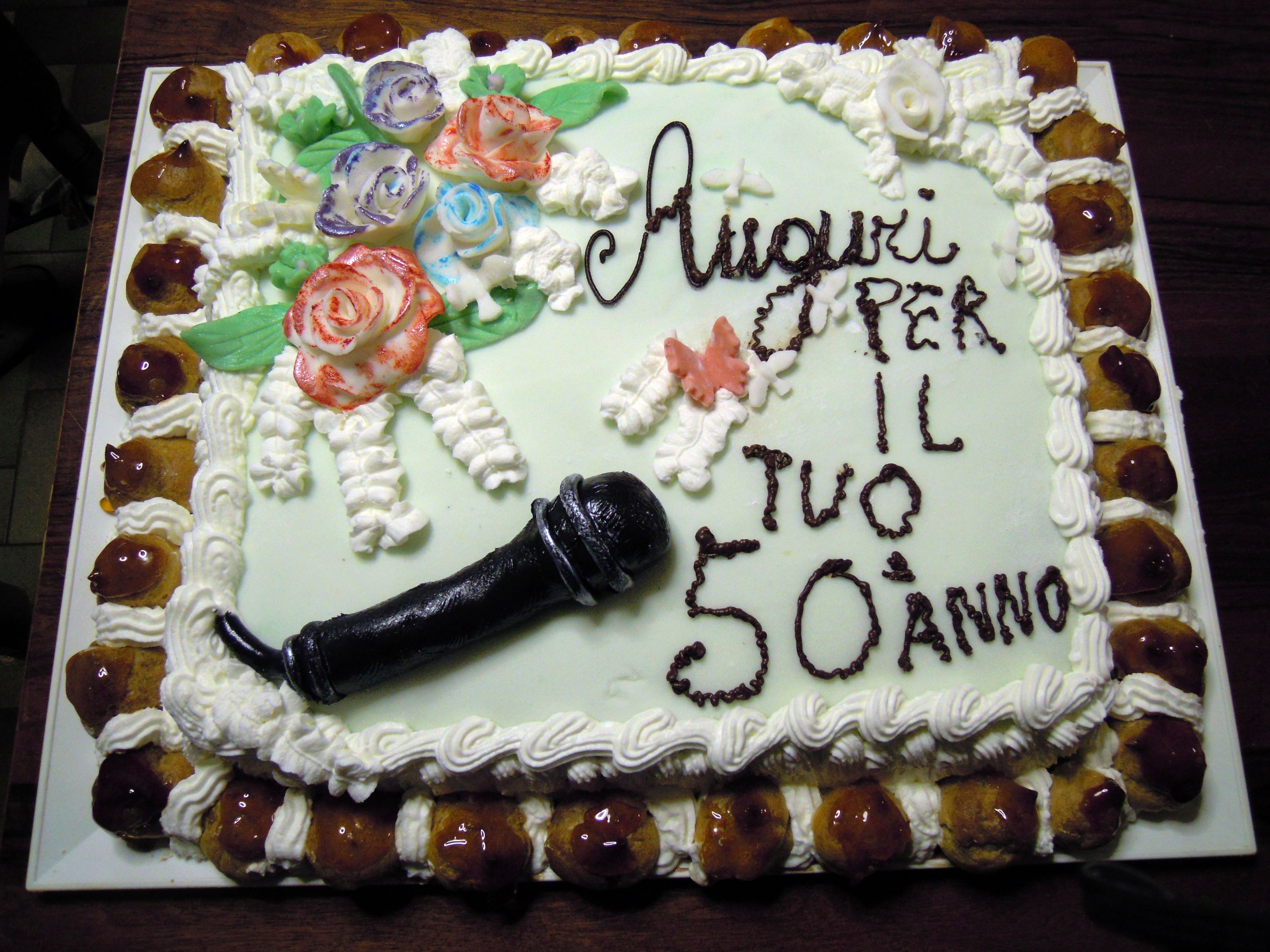 Dolce di compleanno di maurizio