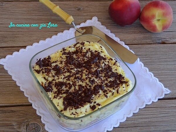 Dolce di crema e savoiardi alla frutta