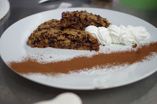 Dolce di noci e cioccolato fondente