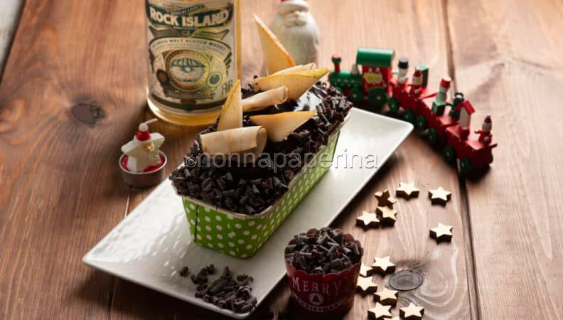 Dolce tronchetto con pere candite e whiskey per natale