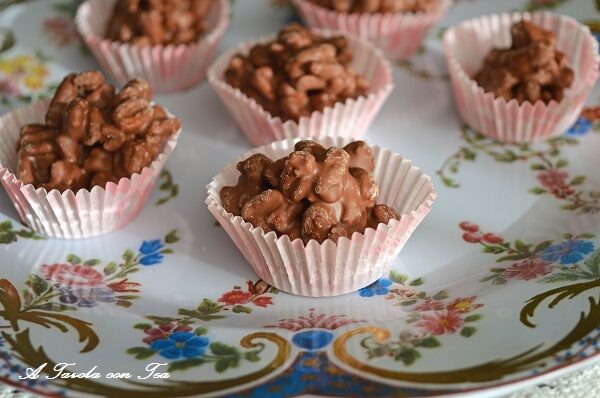 Dolcetti cioccolato riso soffiato e nocciole