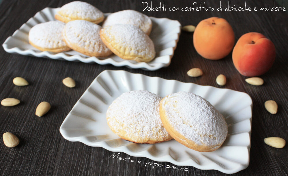 Dolcetti con confettura di albicocche e mandorle
