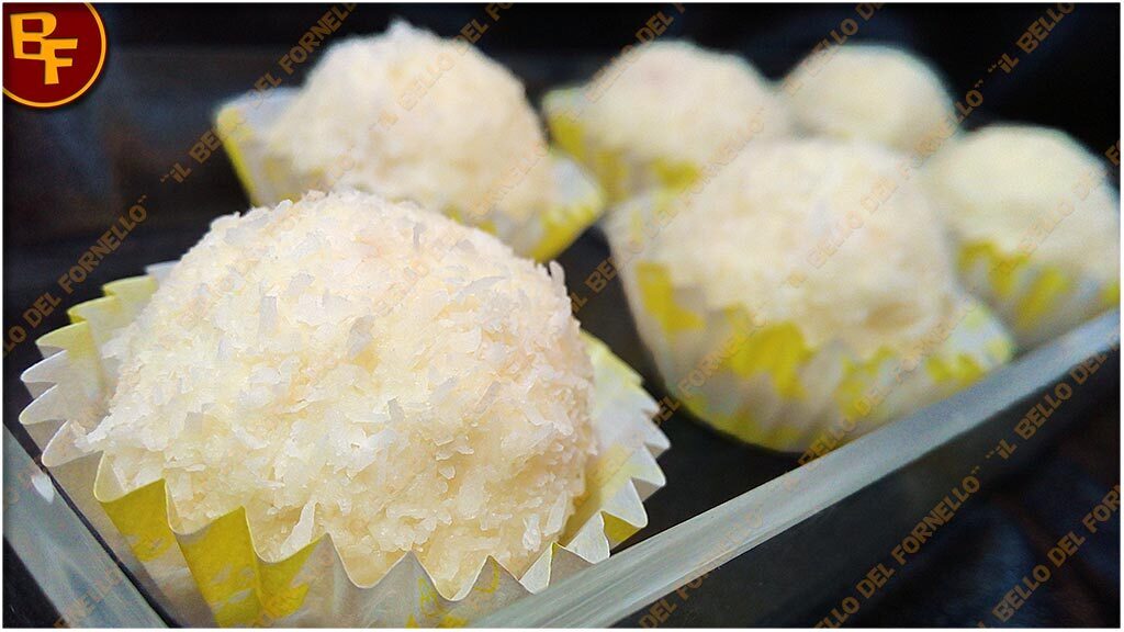 Dolcetti con crema di mandorla e farina di cocco