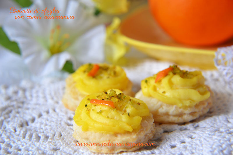 Dolcetti di sfoglia con crema all’arancia