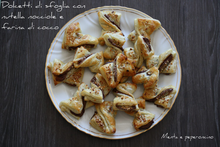 Dolcetti di sfoglia con nutella nocciole e farina di cocco