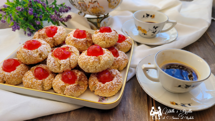 Dolci di mandorle morbidi