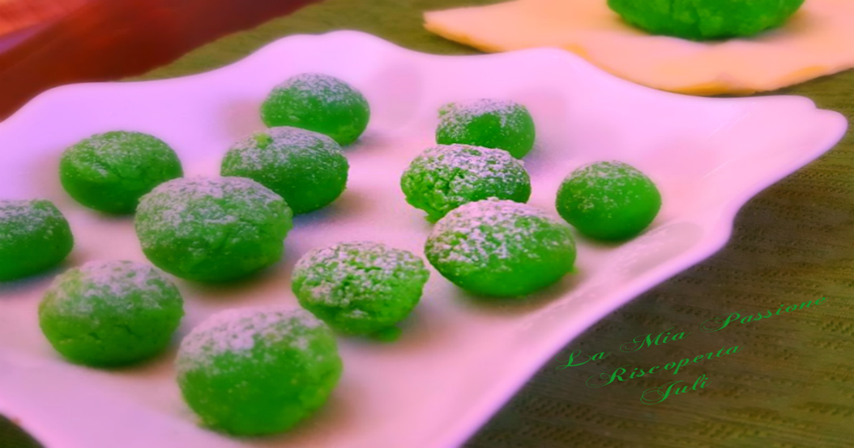 Dolci di pasta di mandorla colorata