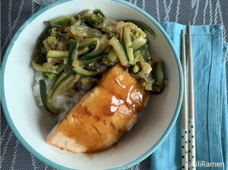 Donburi con salmone e verdure in salsa teriyaki: la ricetta per farlo a casa