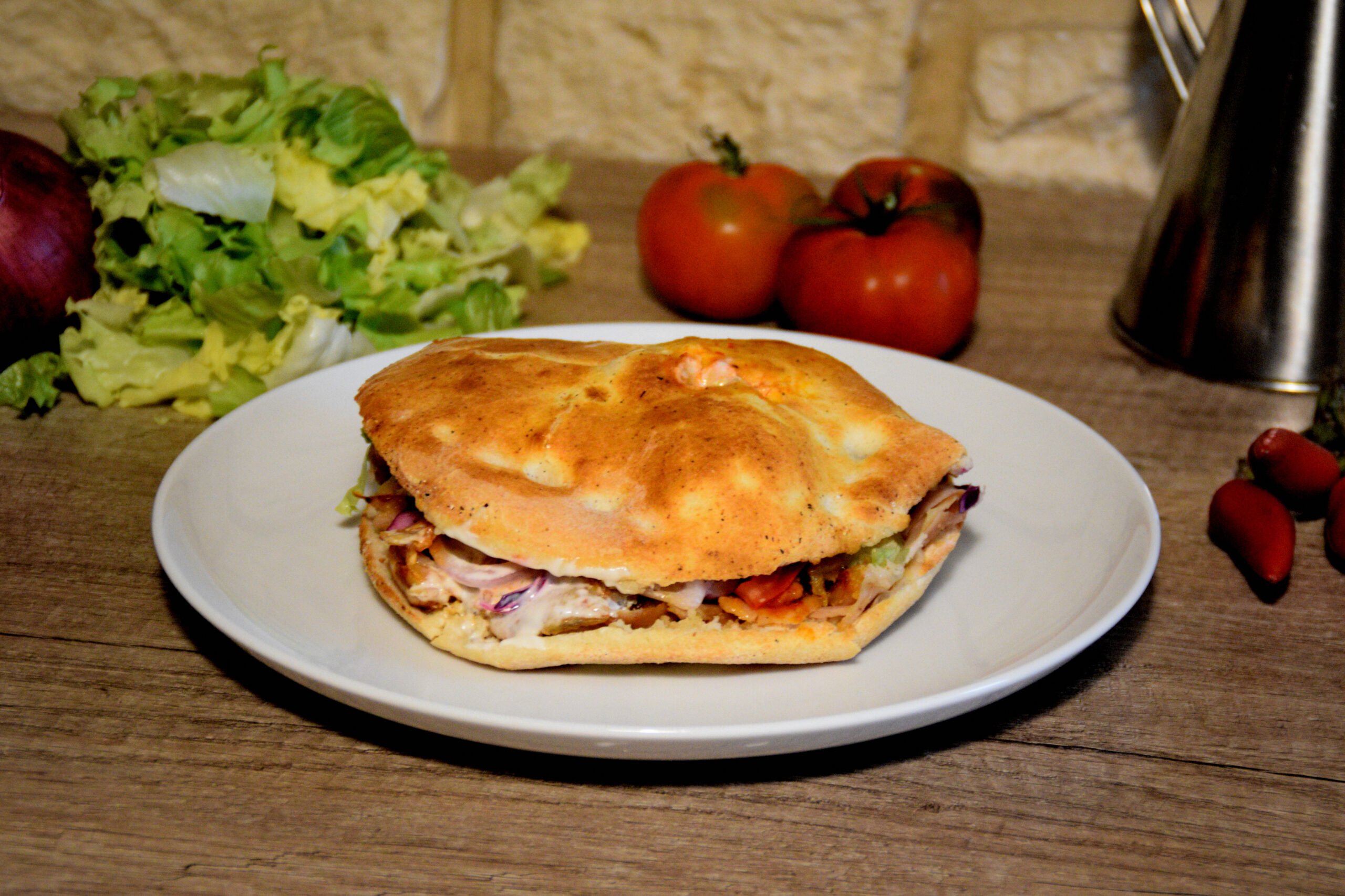 Doner kebab ricetta: panino o piadina con verdure e salse