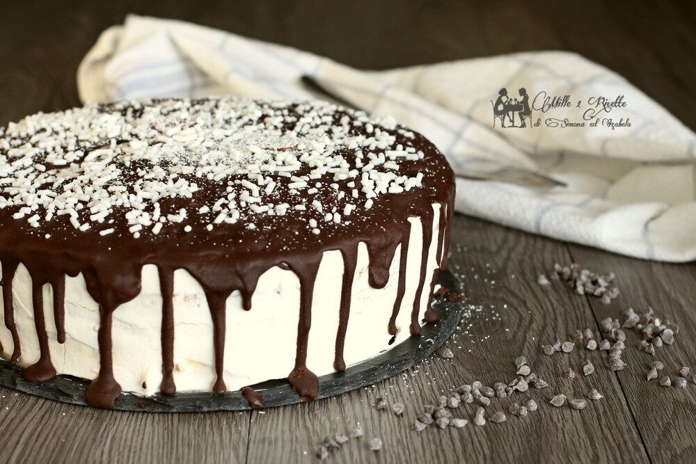 Drip cake con crema chantilly