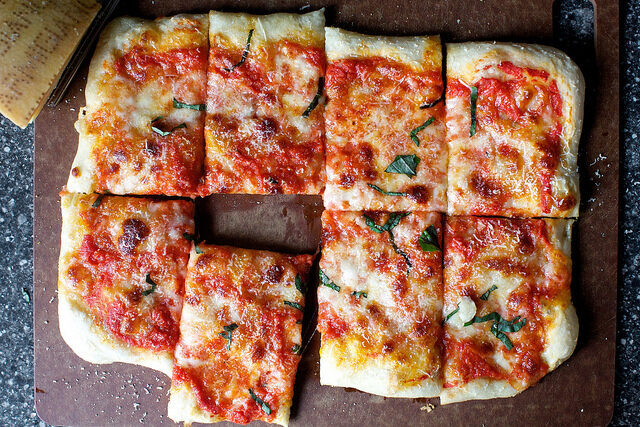 E.. stasera pizza