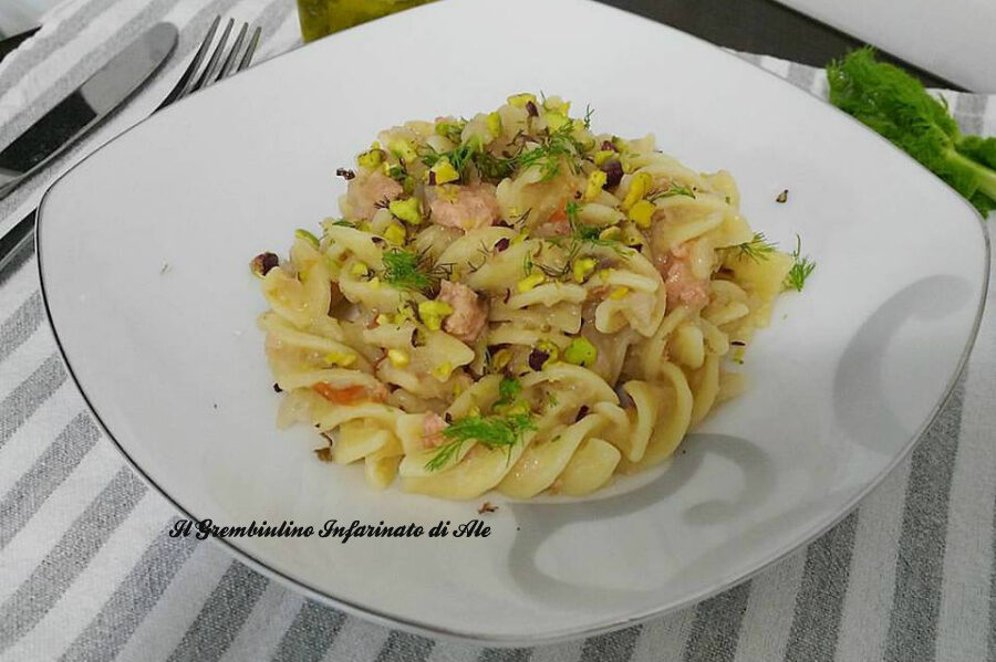 Eliche cremose ai finocchi e salmone