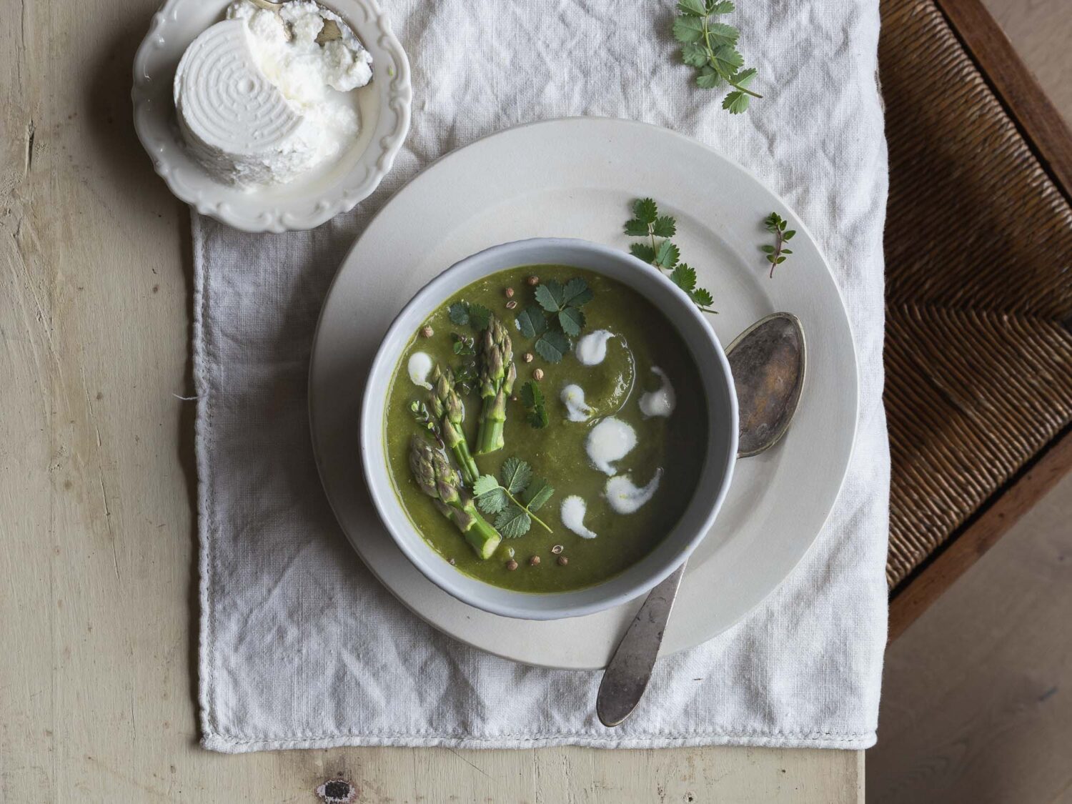 Elisir di primavera: zucchine, asparagi, spinaci con erbe aromatiche e spezie.