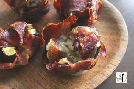 ENTRIAMO NEL MOOD AUTUNNALE CON UN ANTIPASTO CALDO: rose di coppa e fichi con cuore filante di blu di vacca in friggitrice ad aria