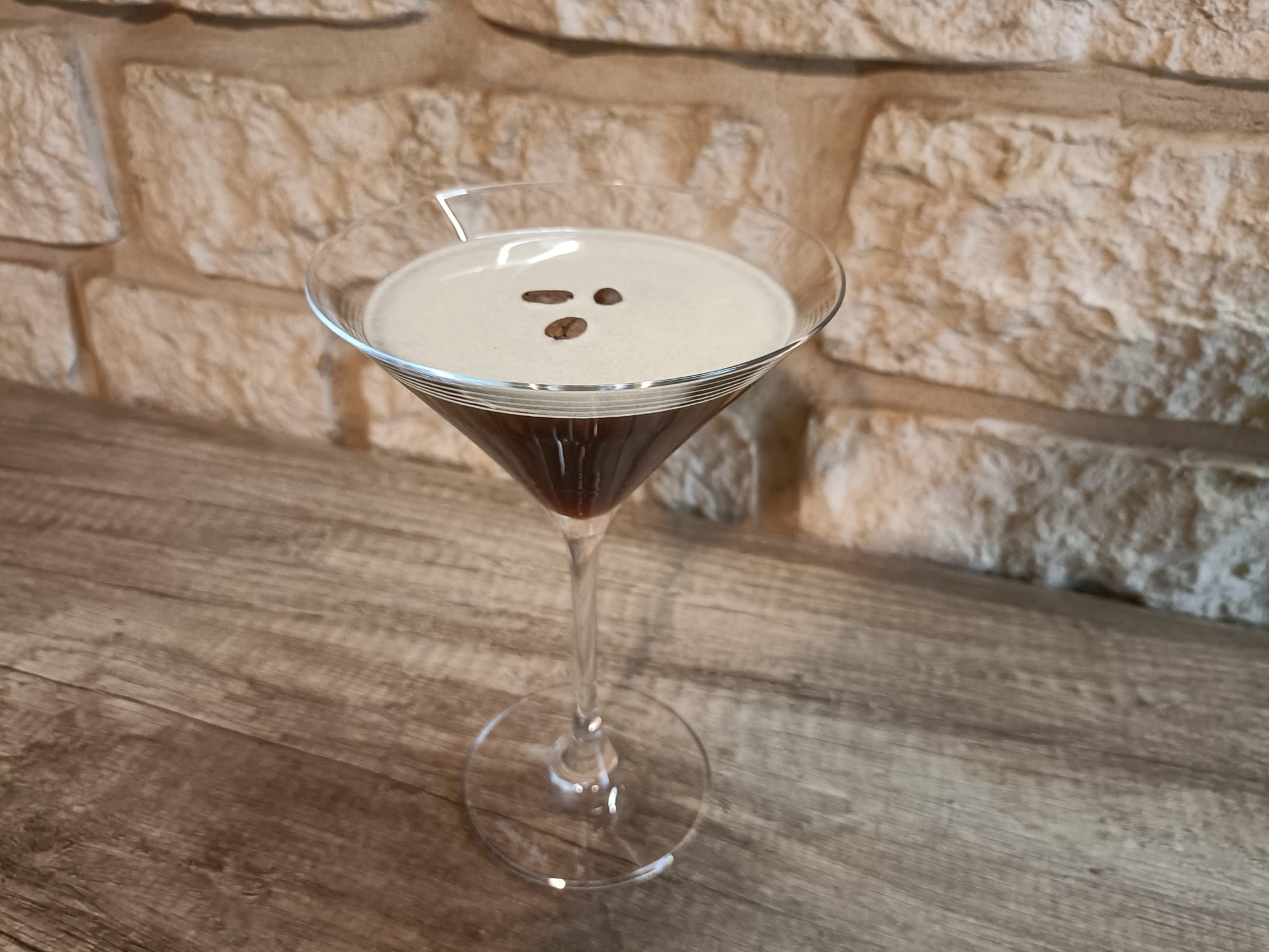 Espresso martini cocktail ricetta: ingredienti e preparazione fatta in casa
