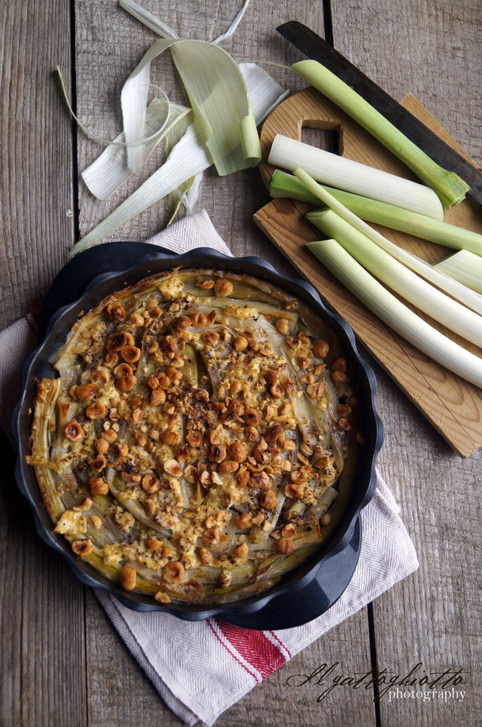 Essenza: Porri gratinati con tofu, nocciole e pimento