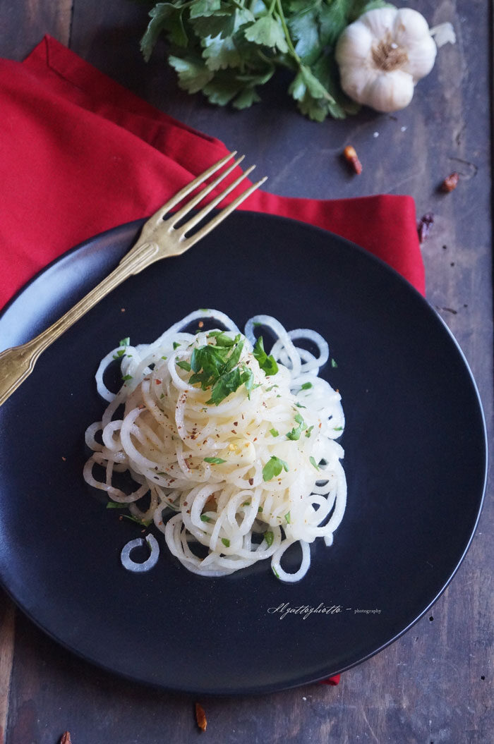 Essenza: spaghetti di daikon aglio, olio e peperoncinio