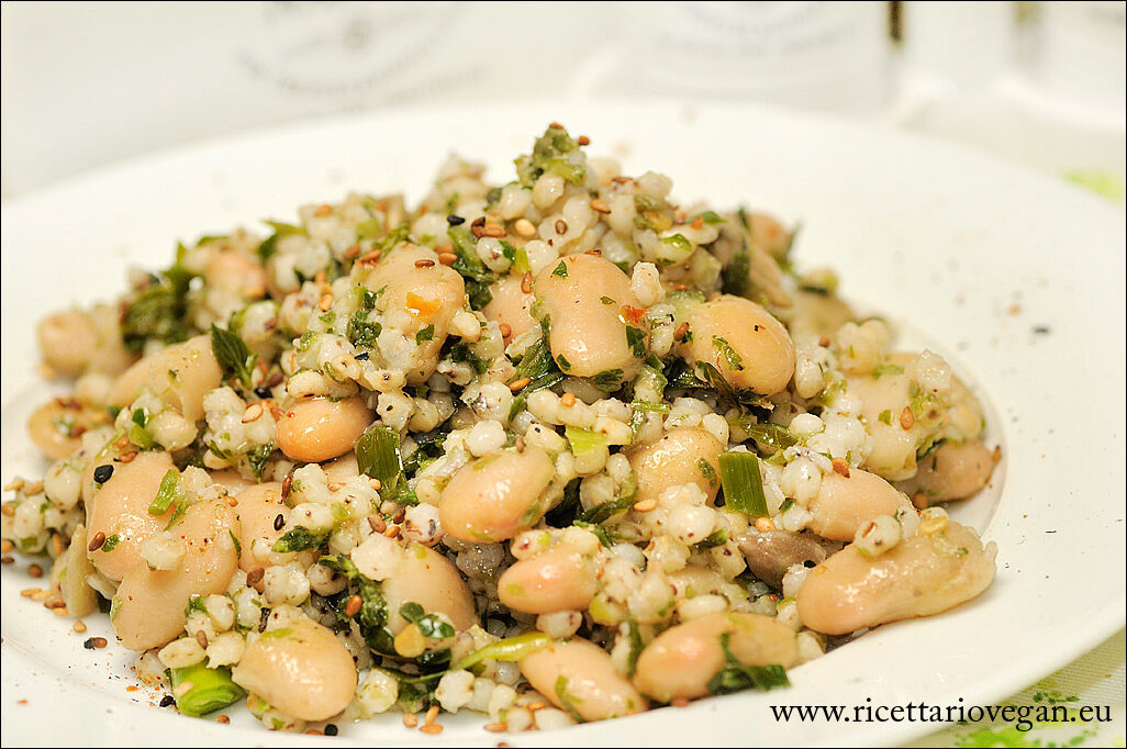 Fagioli bianchi piccanti con erbe aromatiche