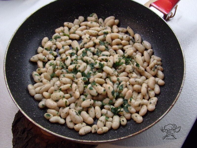 Fagioli cannellini in salsa di acciughe