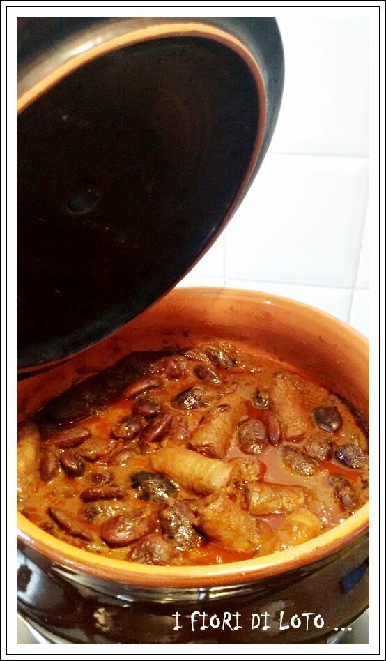 FAGIOLI IN PENTOLA DI TERRACOTTA CON SALAMELLA