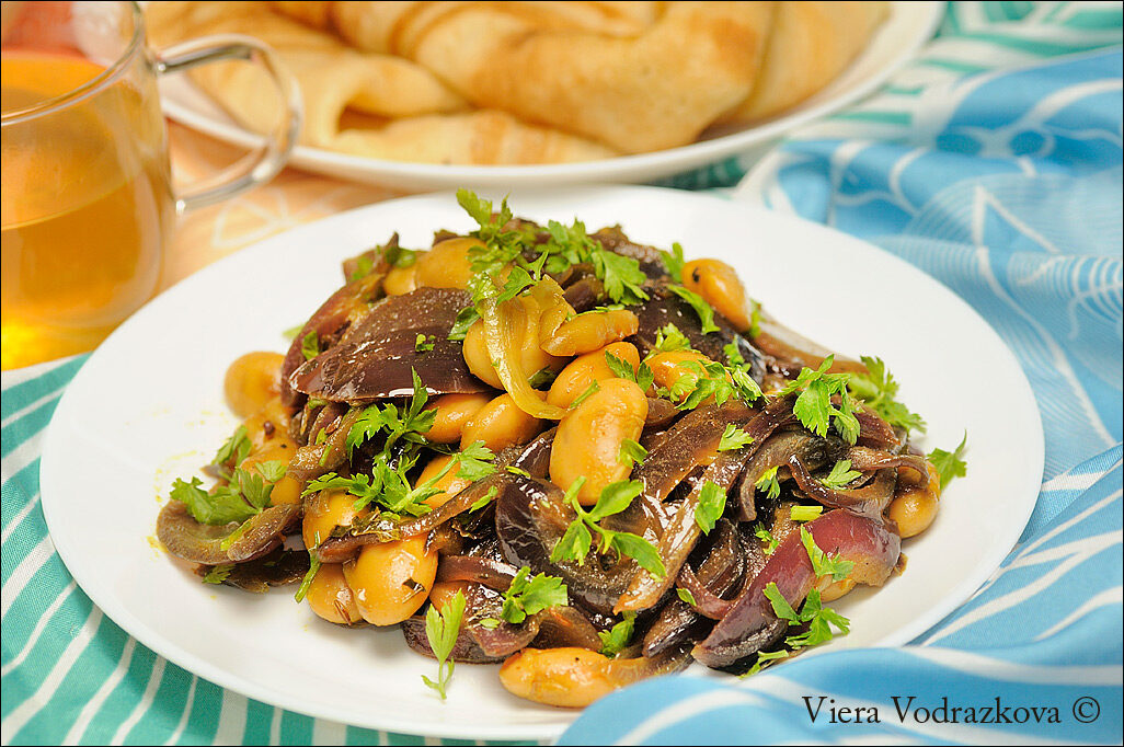 Fagioli speziati con la crepes allo yogurt di soia