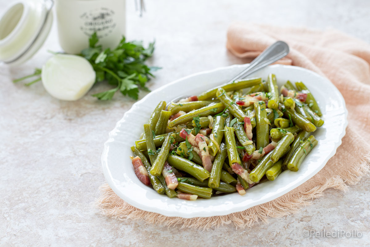 Fagiolini con speck in padella