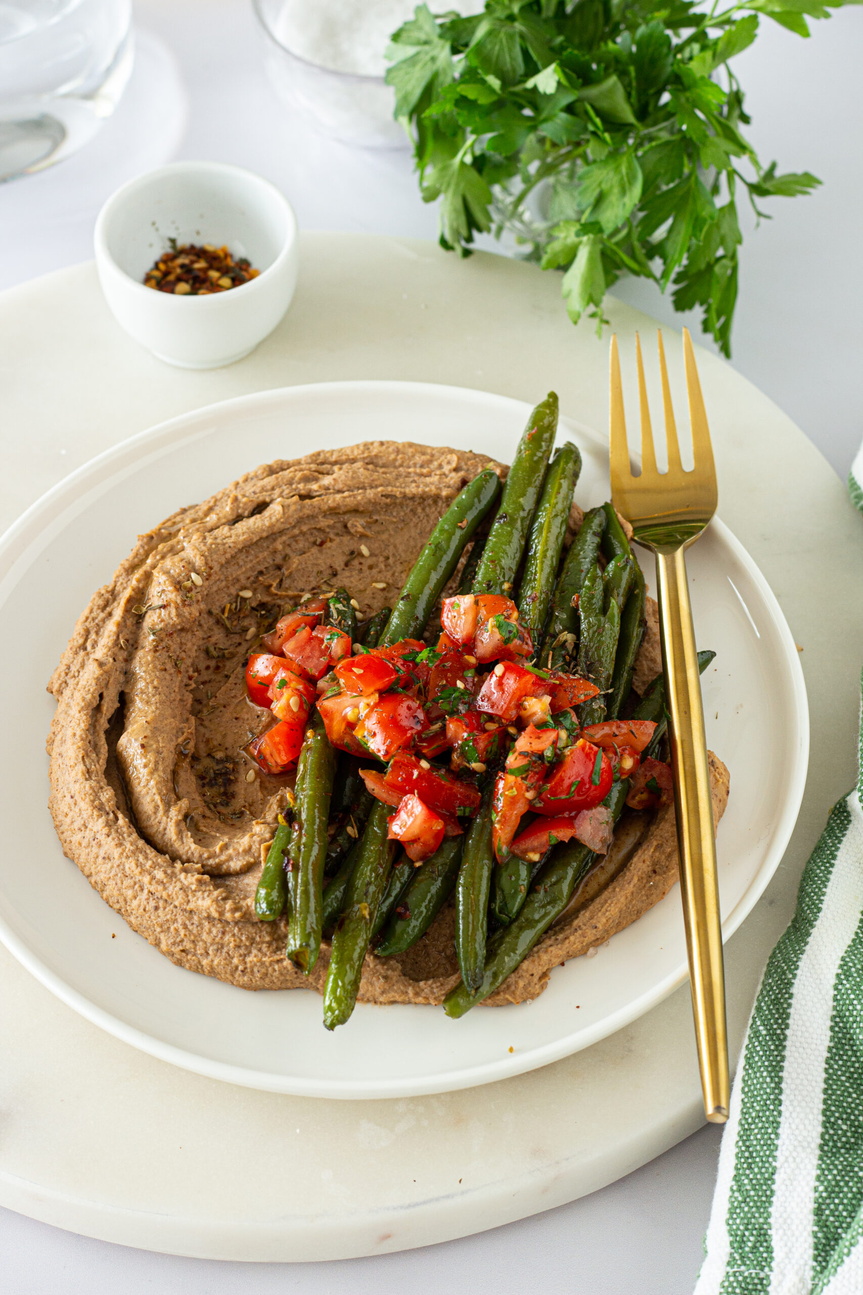 Fagiolini piccanti con hummus