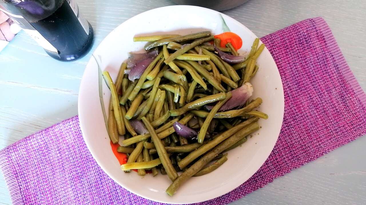 Fagiolino con cipolla in pentola: come farlo e condirlo