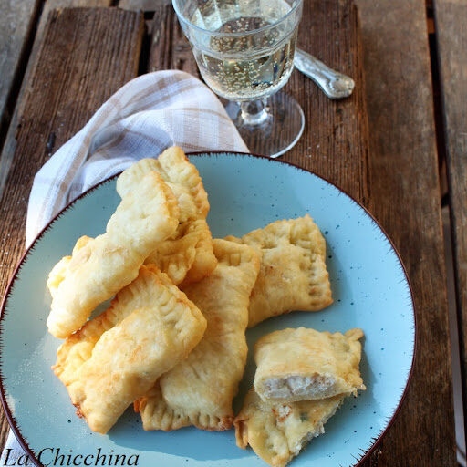 Fagottini con ricotta, tonno e carciofini