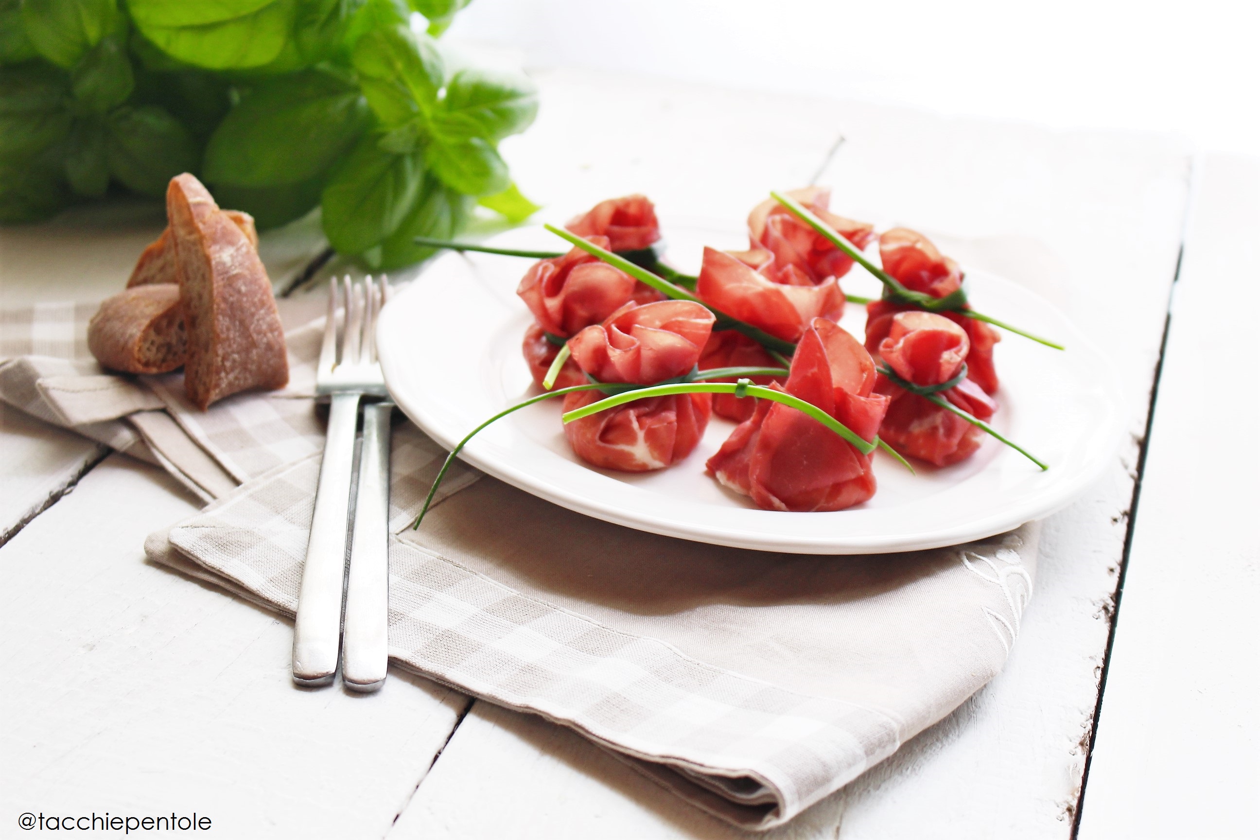 FAGOTTINI DI BRESAOLA CON CAPRINO