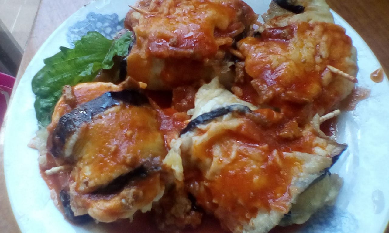 Fagottini di melanzane al sugo
