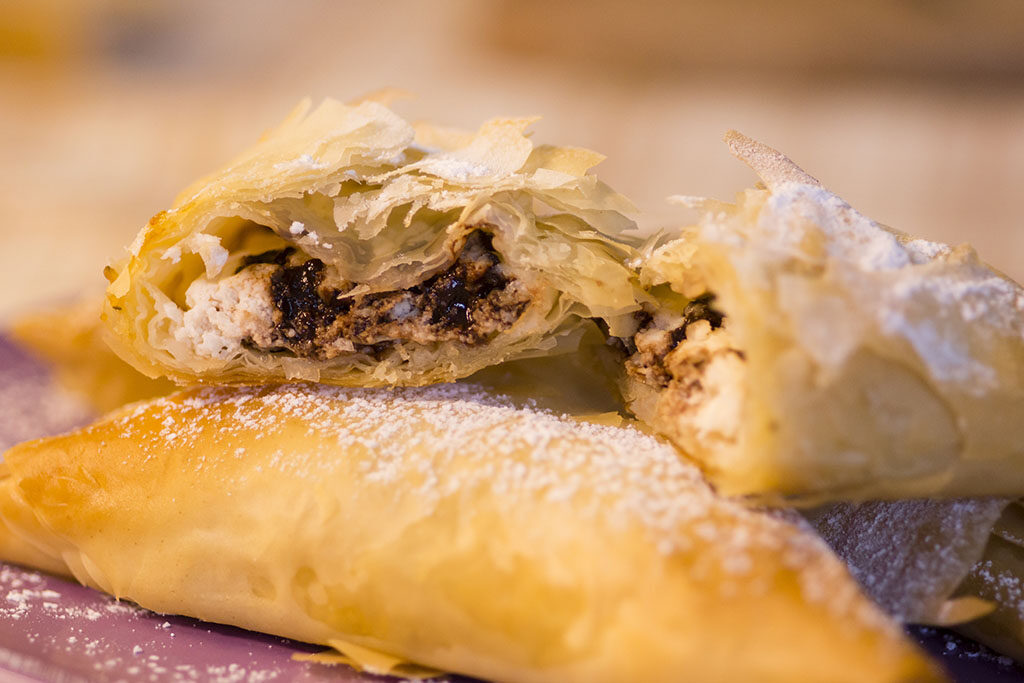 Fagottini di pasta fillo con ricotta e cioccolato